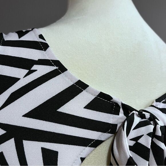 Banana USA vintage geometric print mini dress with open back details - Picture 7 of 16